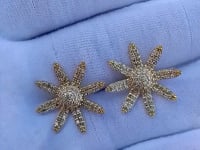 Flower 14k Solid Gold Diamond Earring.14k Solid Gold Diamond Earring..