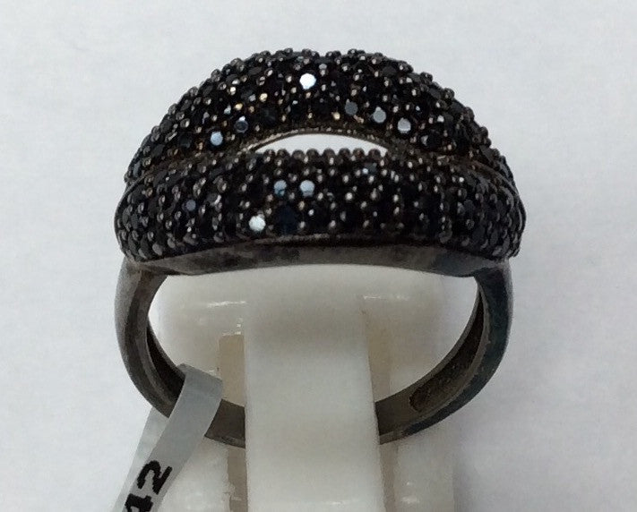 Lips Black Spinel Ring