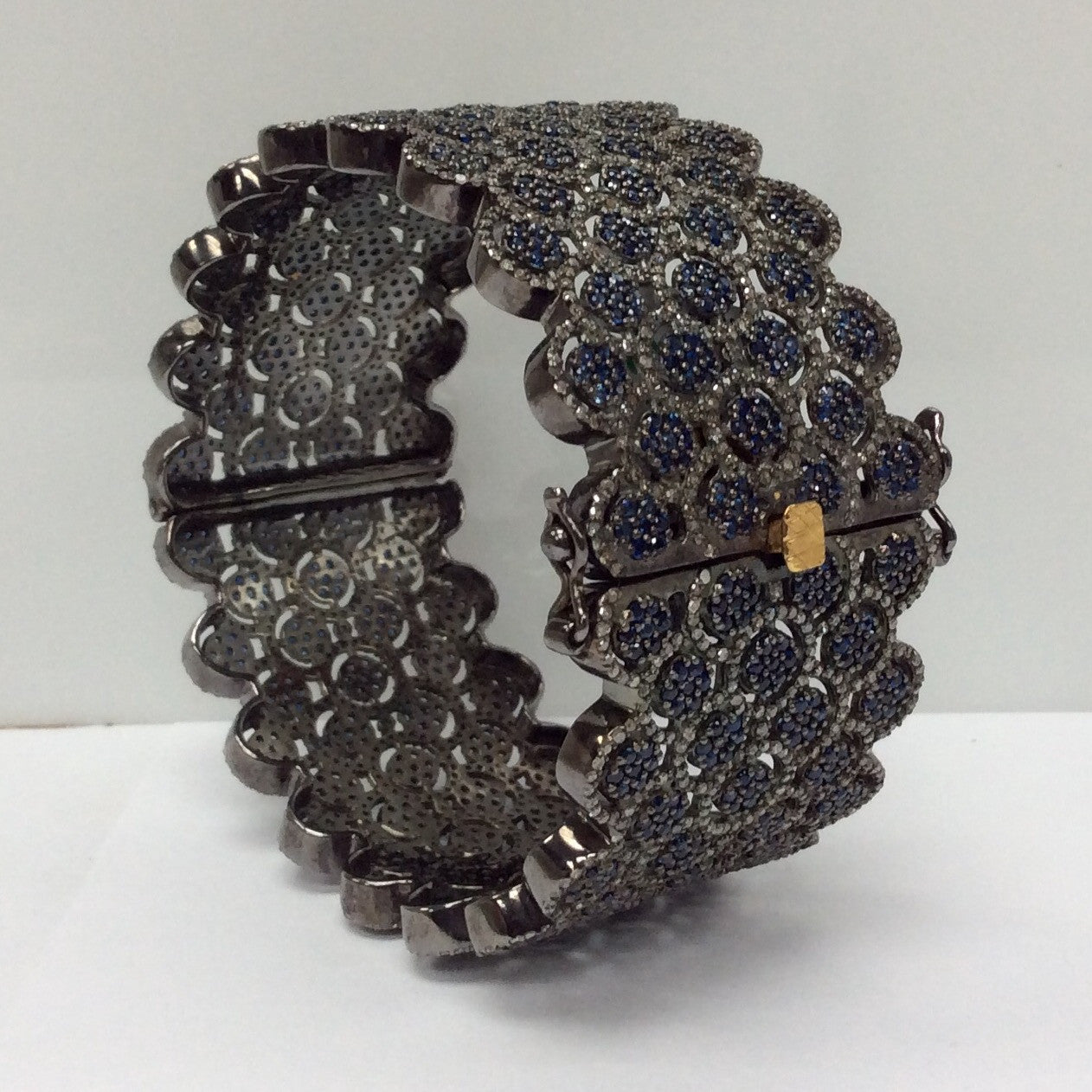 BANGLES