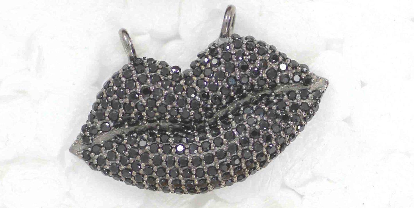 Lips Shape Black Spinel Charm