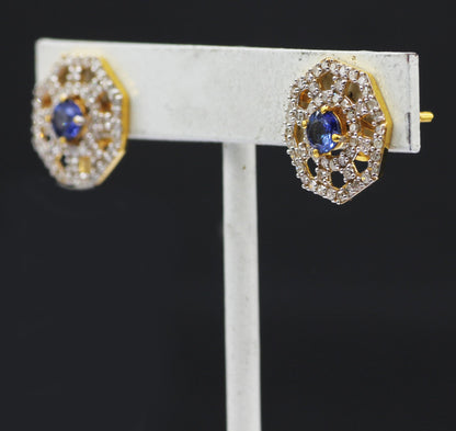 14k Solid Gold Diamond Stud Earring.14k Solid Gold Diamond Earring..