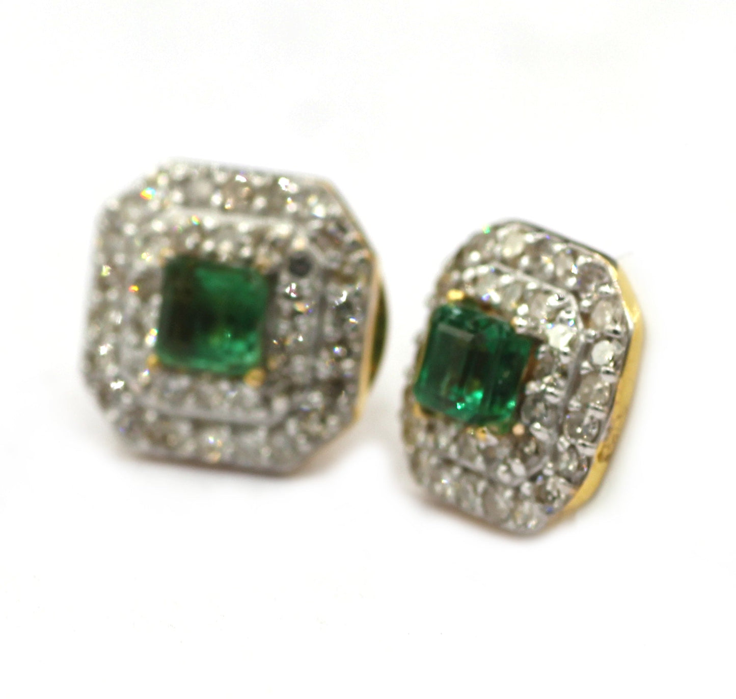 14k Solid Gold Diamond Stud Earring.14k Solid Gold Diamond Earring..