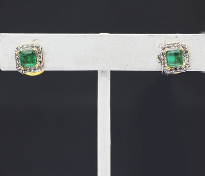 14k Solid Gold Diamond Stud Earring.14k Solid Gold Diamond Earring..