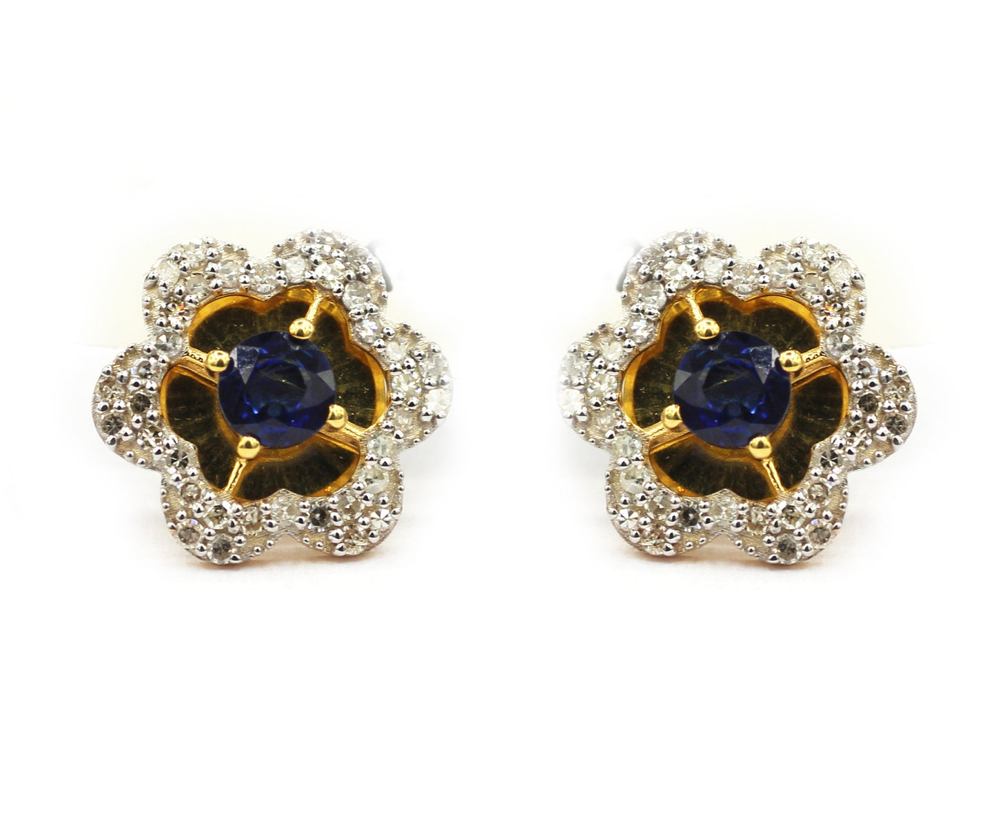 14k Solid Gold Diamond Stud Earring.14k Solid Gold Diamond Earring..