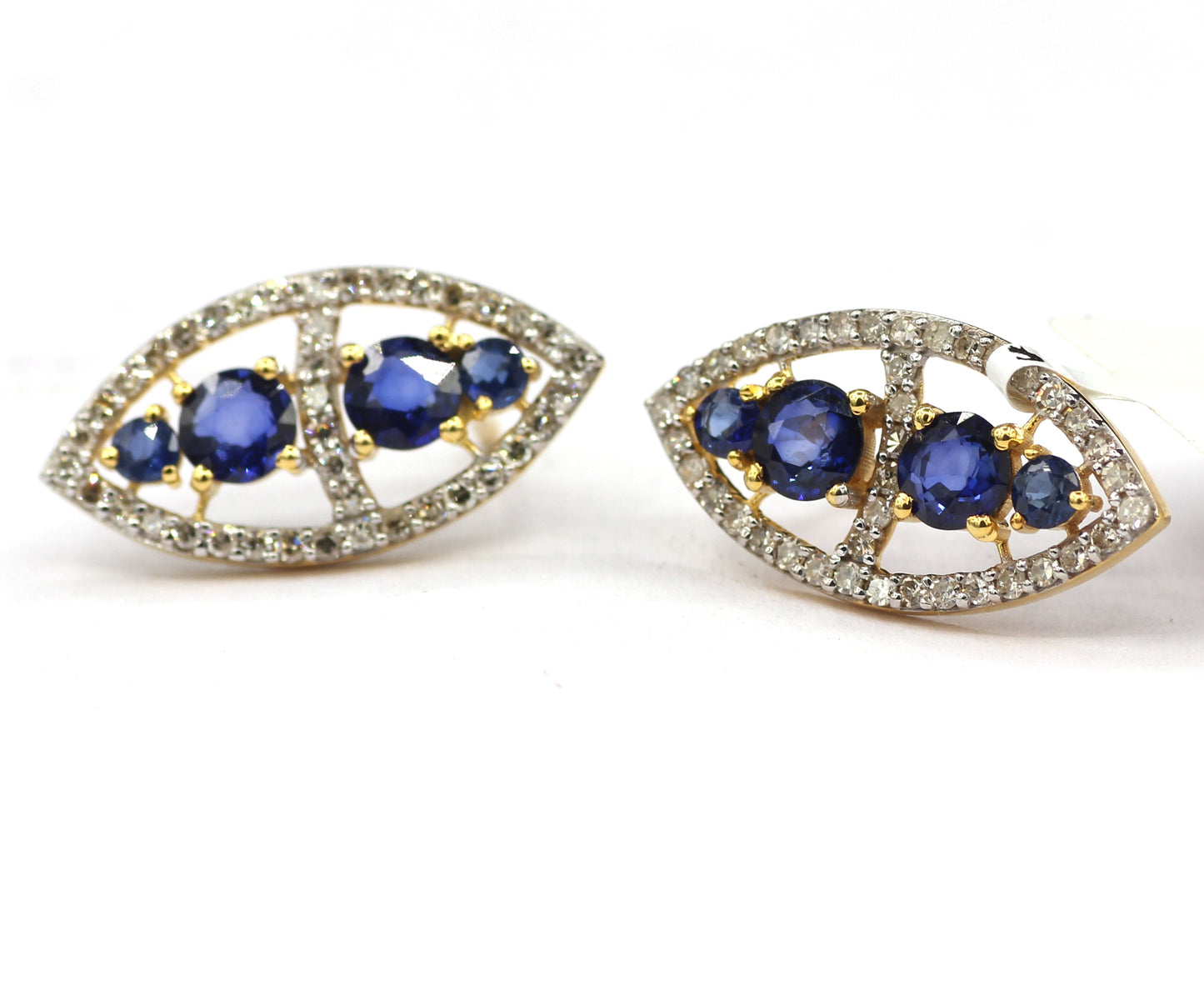 14k Solid Gold Diamond Stud Earring.14k Solid Gold Diamond Earring..