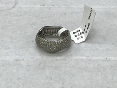 Curvy Diamond Ring