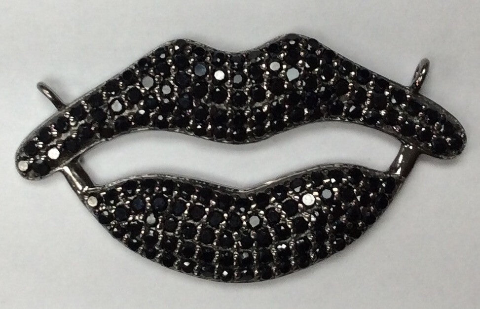 Lips Spinel Charm