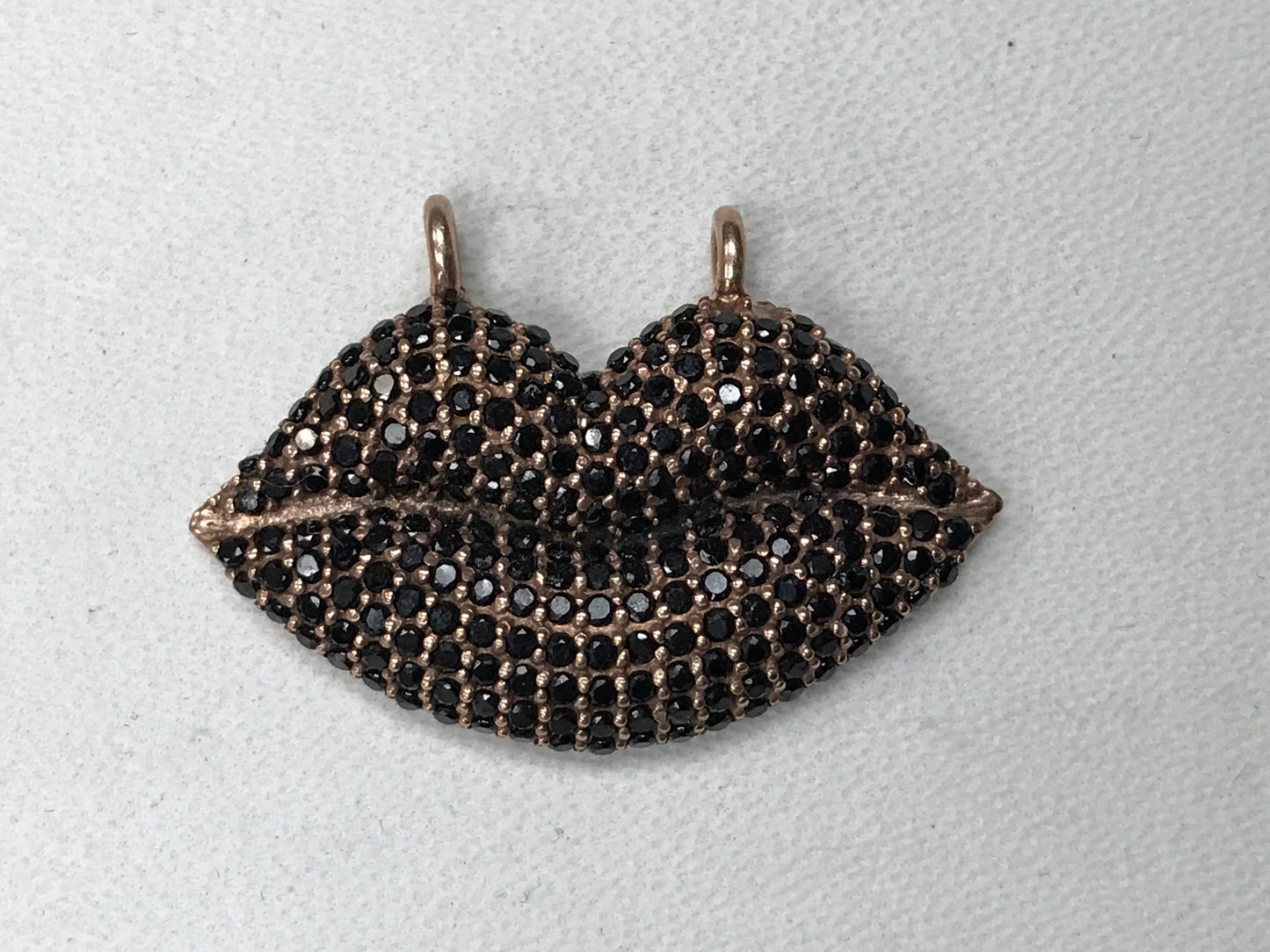 Lip Shape Black Spinal Pendants & Charms