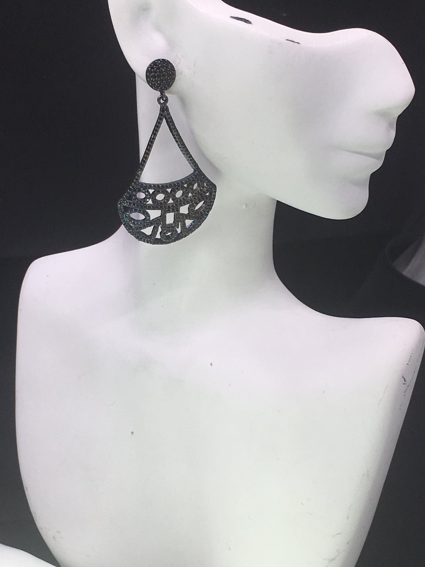 Earring Black Spinel