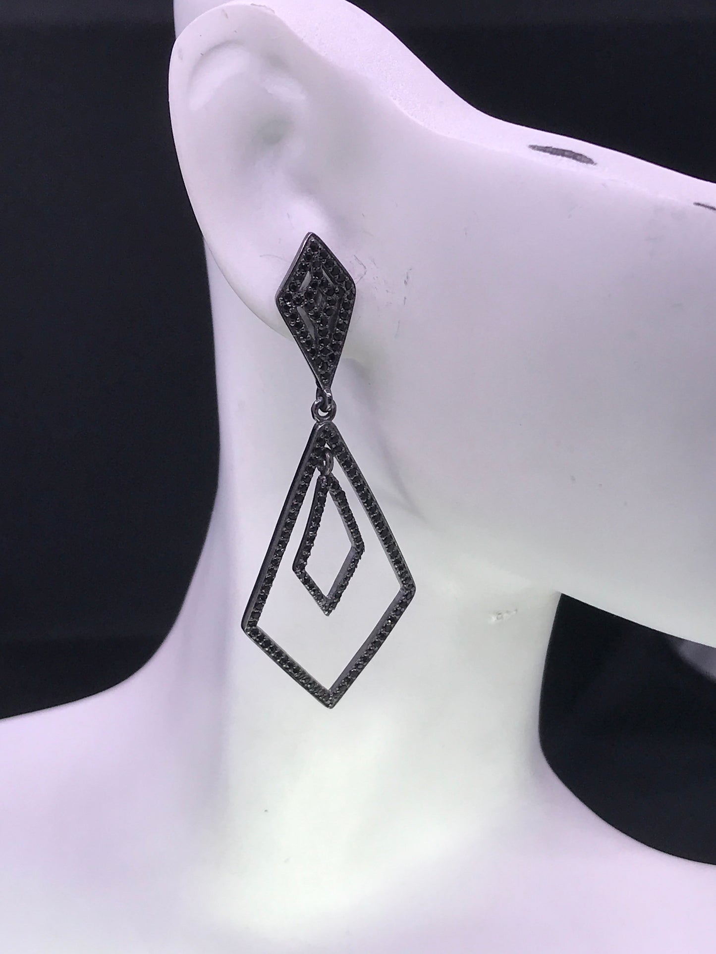 BLACK SPINEL SILVER EARRINGS