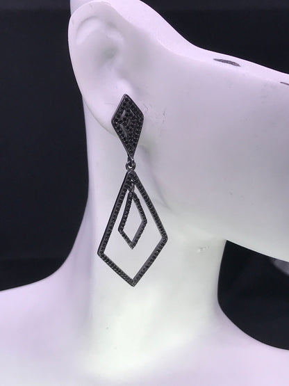 BLACK SPINEL SILVER EARRINGS