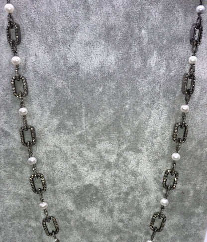 Pearl with diamond link chain