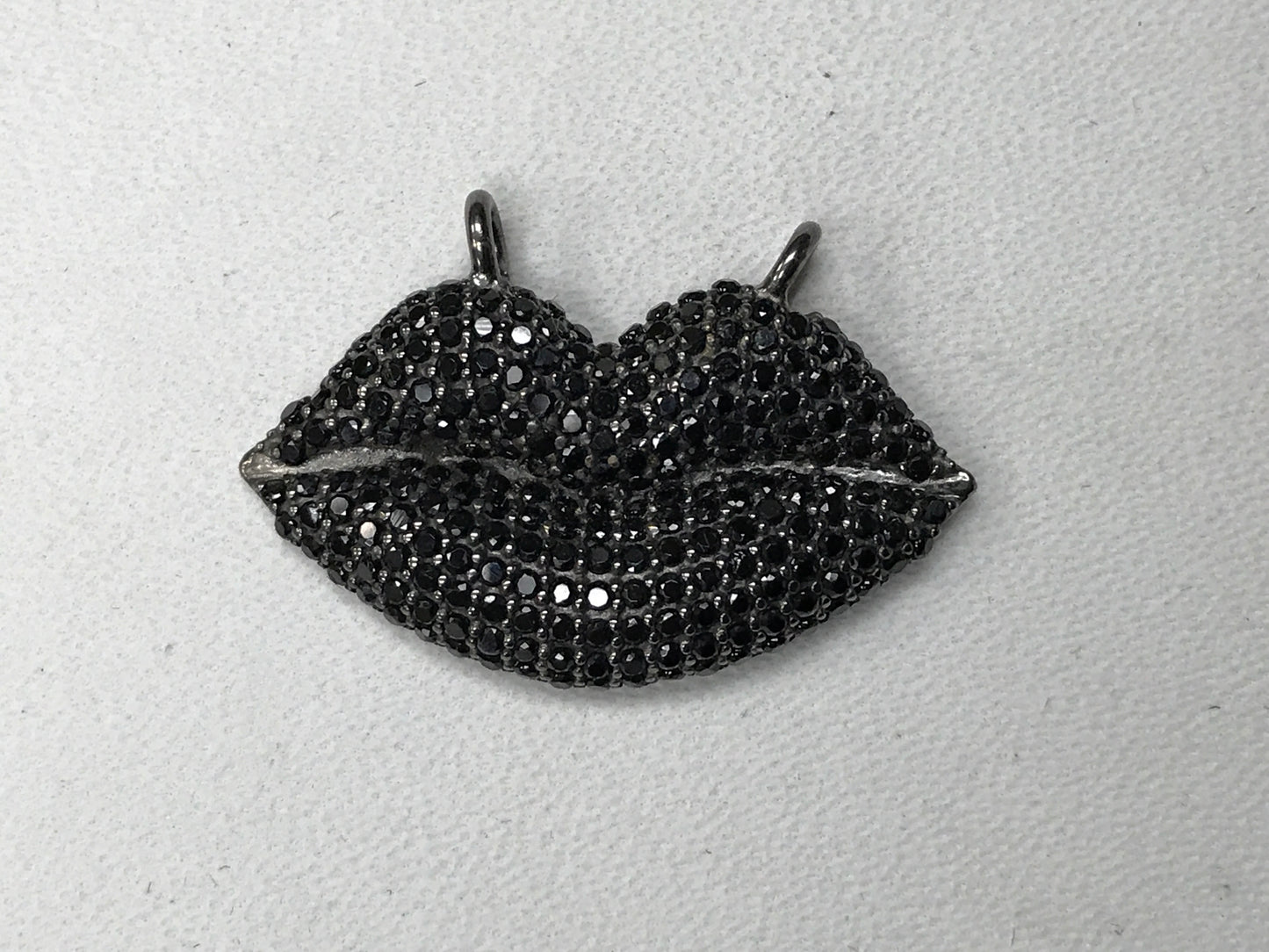 Lip Shape Black Spinal Pendants & Charms