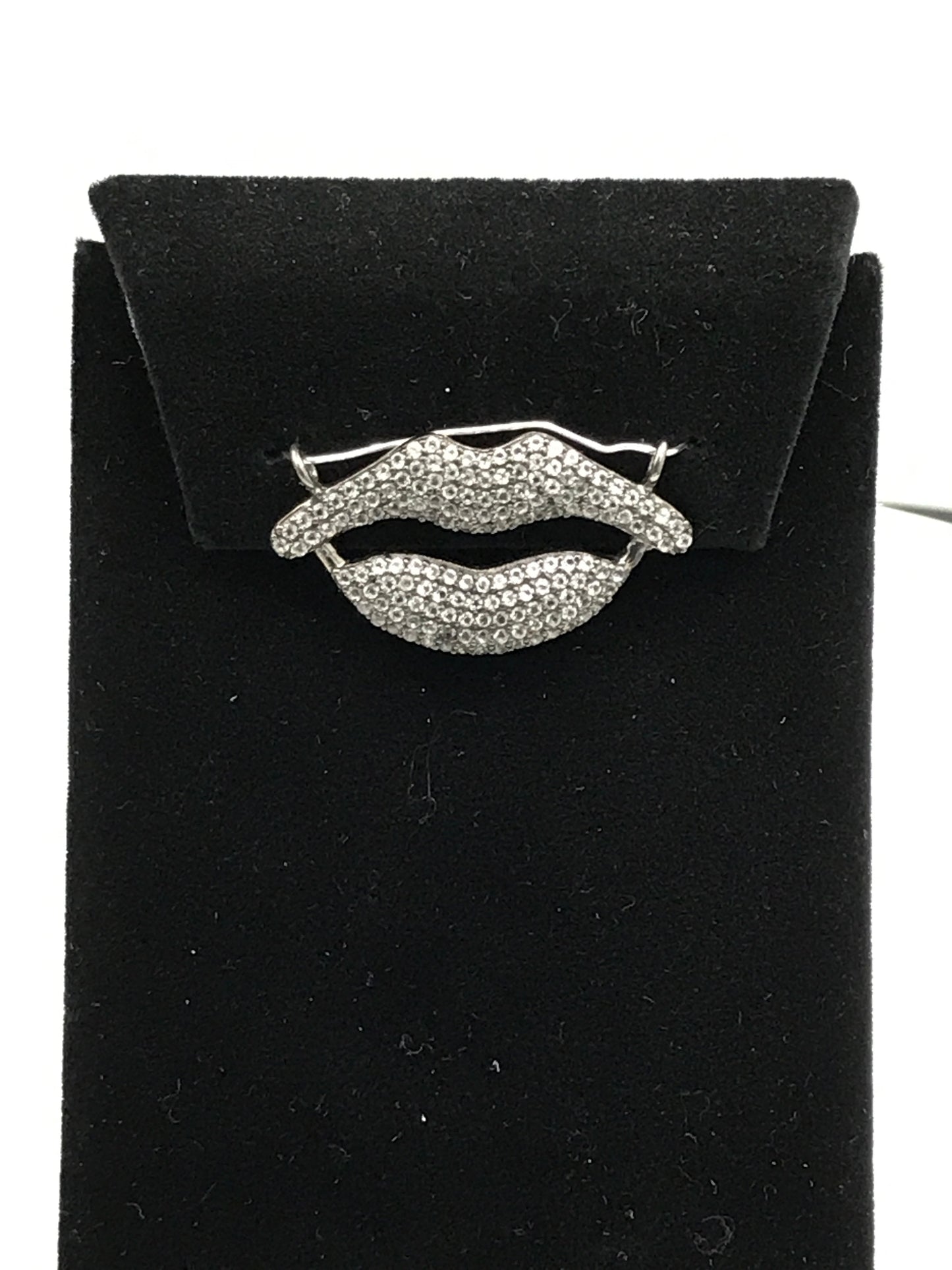 Lips Spinel Charm