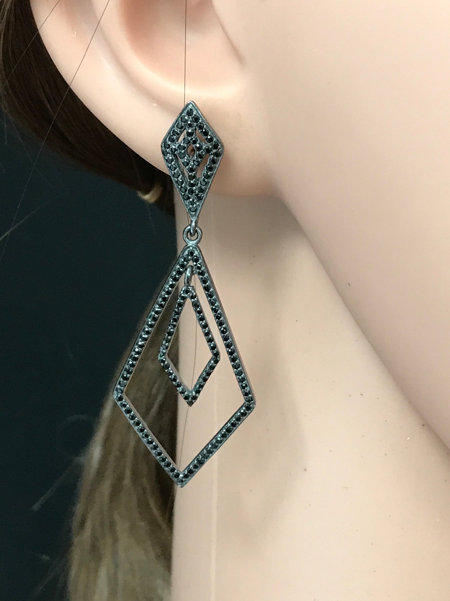 BLACK SPINEL SILVER EARRINGS